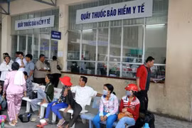 Một khu cấp phát thuốc bảo hiểm y tế cho bệnh nhân bảo hiểm y tế. (Ảnh: TTXVN)