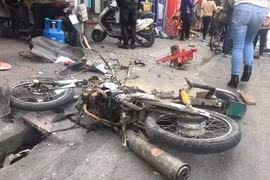 [Photo] "Xe điên" gây tai nạn liên hoàn trên phố Ngọc Khánh 