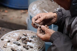 Những đầu đạn được tìm thấy tại hiện trường vụ nổ. (Ảnh: Minh Sơn/Vietnam+)