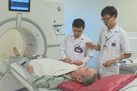 Chụp bằng máy CT 256 dãy thế hệ mới cho bệnh nhân. (Ảnh: PV/Vietnam+)