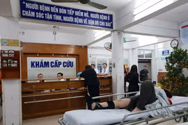 [Photo] Bệnh nhân cấp cứu tăng 1,5 lần so với ngày thường