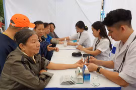 Người dân được làm xét nghiệm đường huyết