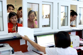 Bảo hiểm Y tế giảm chi trả: Người nghèo “ngồi trên đống lửa?”