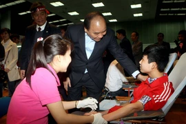 Hàng nghìn người hiến máu tình nguyện trong ngày Chủ Nhật Đỏ 