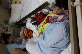 [Video] Ám ảnh cảnh những sản phụ nằm ghép giường bệnh