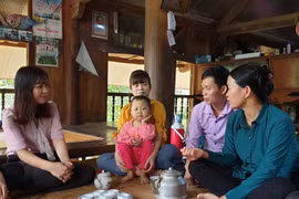 Triển khai xét nghiệm sàng lọc bệnh tan máu bẩm sinh tại xã Minh Quang, tỉnh Tuyên Quang. (Ảnh: PV/Vietnam+)
