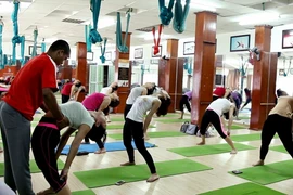 Việc giảng dạyYoga có hai xu hướng: giáo viên trong nước và giáo viên nước ngoài. (Ảnh: Doãn Đức/Vietnam+)