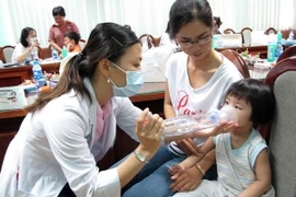 Khám và tư vấn miễn phí cho người dân về hen phế quản 