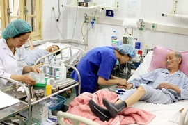 Ngành y tế: Hài lòng về giảm tải bệnh viện, tăng đường dây nóng