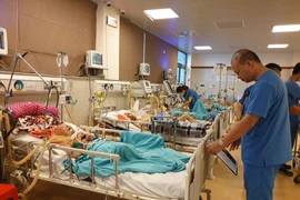 Tại Khoa Cấp cứu Bệnh viện Lão khoa Trung ương, lượng bệnh nhân cấp cứu trong những ngày nắng nóng tăng gấp 2 lần.
