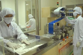 Sản xuất thuốc dạng viên nang tại một công ty dược phẩm. (Ảnh: Thanh Vũ/TTXVN)