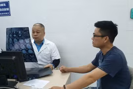 Bệnh nhân khám bệnh liên quan tới tai biến mạch máu não tại Bệnh viện Hữu nghị Việt Đức. (Ảnh: T.G/Vietnam+)