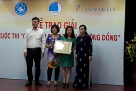 Các tác giả đoạt giải Nhất. (Ảnh: PV/Vietnam+)