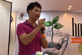 Nghệ sỹ Xuân Bắc chia sẻ thông tin vì một thế giới không khói thuốc. (Ảnh: PV/vietnam+)