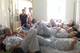 Bệnh nhân nằm ghép giường tại một khoa điều trị của Bệnh viện Bạch Mai. (Ảnh: PV/Vietnam+)