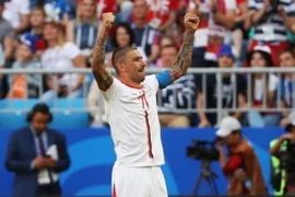 Aleksandar Kolarov sau khi ghi bàn thắng duy nhất từ một quả đá phạt ở phút thứ 56 của trận đấu. (Ảnh: THX/TTXVN)