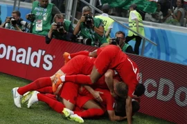 Các cầu thủ Anh ăn mừng chiến thắng trước đối thủ Tunisia ngày 19/6 vừa qua. (Ảnh: EFE-EPA/TTXVN)