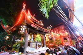 Rất đông người dân tham dự lễ cầu an, báo hiếu tại chùa Phúc Khánh, Hà Nội. (Ảnh: Quang Quyết/TTXVN)