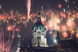  Màn pháo hoa kỳ ảo đón Năm mới 2018 ở Hanover, Đức đêm 31/12/2017. (Ảnh: AFP/TTXVN)