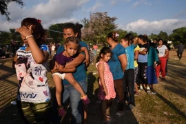 Người di cư di chuyển tới khu vực biên giới Mexico-Mỹ bang Oaxaca, Mexico ngày 3/4 vừa qua. (Ảnh: AFP/TTXVN)