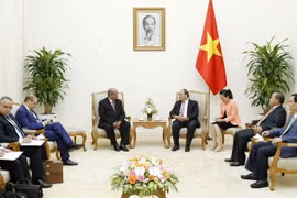 Thủ tướng Nguyễn Xuân Phúc tiếp Bộ trưởng Ngoại giao Algeria Abdelkader Messahel đang thăm và làm việc tại Việt Nam. (Ảnh: Văn Điệp/TTXVN)