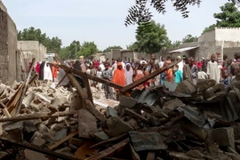 Hiện trường một vụ đánh bom liều chết tại Maiduguri của Nigeria. (Ảnh: AFP/TTXVN)