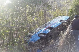 Bà Rịa-Vũng Tàu: Xe khách lao xuống vực, 23 hành khách thoát chết 