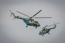 Máy bay trực thăng của Nga tham gia cuộc tập trận Vostok-2018 tại thao trường Klerka, trên vùng biển cách thành phố Vladivostok 100km về phía nam ngày 15/9. (Ảnh: AFP/TTXVN)