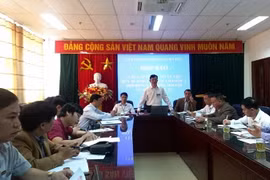 Toàn cảnh buổi họp báo cung cấp thông tin về việc Sở Y tế chấm dứt hợp đồng lao động đối với 137 nhân viên y tế. (Ảnh: Việt Hoàng/TTXVN) 