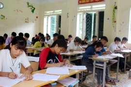 Một buổi ôn thi môn Ngữ văn của học sinh Trường Phổ thông dân tộc nội trú Mường Tè, tỉnh Lai Châu. (Ảnh: Công Tuyên/TTXVN)