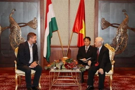 Tổng Bí thư Nguyễn Phú Trọng tiếp Chủ tịch Đảng Xã hội Hungary (MSZP) Tóth Bertalan. (Ảnh: Trí Dũng/TTXVN)