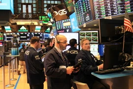 Giao dịch viên tại Sàn giao dịch chứng khoán New York của Mỹ. (Ảnh: THX/TTXVN)
