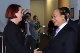 Lễ đón Thủ tướng Chính phủ Nguyễn Xuân Phúc và Phu nhân tại sân bay quốc tế Auckland của New Zealand. (Ảnh: Thống Nhất/TTXVN)