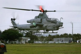 Trực thăng quân sự Mỹ hạ cánh khẩn cấp tại Yomitan, tỉnh Okinawa, Nhật Bản ngày 9/1.(Ảnh: Kyodo/TTXVN)
