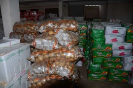 Lực lượng chức năng tỉnh Đắk Nông tạm giữ rau củ, quả không nhãn mác, nguồn gốc xuất xứ. (Ảnh: Anh Dũng/TTXVN)