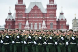 Binh sỹ Nga trong lễ duyệt binh kỷ niệm ngày Chiến thắng tại Quảng trường Đỏ ở thủ đô Moskva ngày 9/5/2017. (Ảnh: AFP/TTXVN)