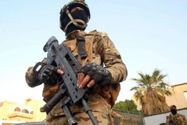 Binh sỹ đặc biệt của Iraq tuần tra một con đường ở Basra. (Nguồn: AFP/Getty Images)