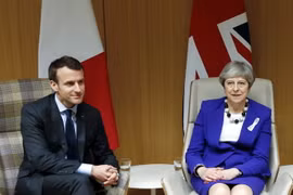 Tổng thống Pháp Emmanuel Macron và Thủ tướng Anh Theresa May. (Ảnh: AFP/TTXVN)
