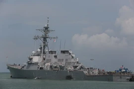 Tàu khu trục USS John S. McCain. (Ảnh: EPA/TTXVN)