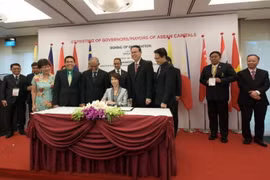 Các đại biểu tại lễ ký. (Nguồn: straitstimes)