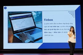 Đội thi của Trường Đại học Ngoại thương với dự án Finbox tại ngày hội. (Ảnh: Văn Điệp/TTXVN) 