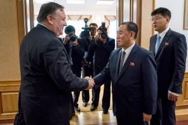 Ngoại trưởng Mỹ Mike Pompeo (trái) trong cuộc hội đàm với Phó Chủ tịch Đảng Lao động Triều Tiên Kim Yong-chol (phải) tại Bình Nhưỡng ngày 7/7. (Nguồn: Yonhap/TTXVN)