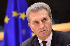 Ủy viên phụ trách ngân sách EU Guenther Oettinger. (Ảnh: AFP/TTXVN)