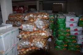 Lực lượng chức năng tỉnh Đắk Nông tạm giữ rau củ, quả không nhãn mác, nguồn gốc xuất xứ. (Ảnh: Anh Dũng/TTXVN)