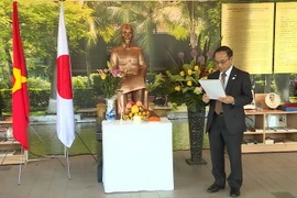 Tổng lãnh sự Osaka Vũ Tuấn Hải phát biểu tại buổi Lễ kỷ niệm 128 năm ngày sinh Chủ tịch Hồ Chí Minh được tổ chức tại Mimasaka của Nhật Bản. (Ảnh: Tômô/Vietnam+)