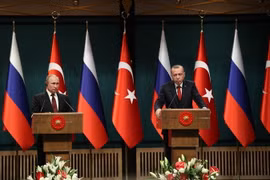Tổng thống Thổ Nhĩ Kỳ Recep Tayyip Erdogan và Tổng thống Nga Vladimir Putin. (Ảnh: THX/TTXVN)