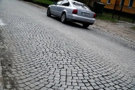 Con phố chính của Svetlogorsk lát đá viên đã cả trăm năm tuổi vẫn không hề hư hỏng. (Ảnh: Tâm Hằng/Vietnam+)