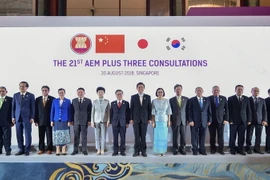 Các Bộ trưởng chụp ảnh chung. (Ảnh: Nguyễn Việt Dũng/TTXVN) 