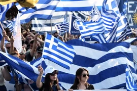 Người dân tuần hành phản đối thỏa thuận về việc đổi tên nước Macedonia tại Pella, Hy Lạp ngày 6/6 vừa qua. (Ảnh: AFP/TTXVN)