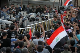 Người dân biểu tình phản đối dịch vụ công yếu kém tại thủ đô Baghdad của Iraq ngày 20/7. (Ảnh: AFP/TTXVN)